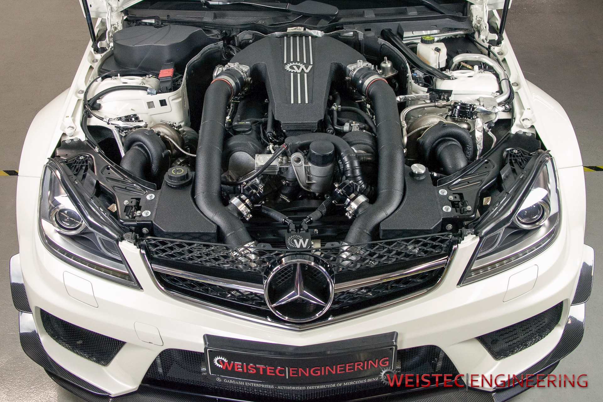 Jeep Wrangler with a Mercedes OM606 Turbo Diesel Inline-Six