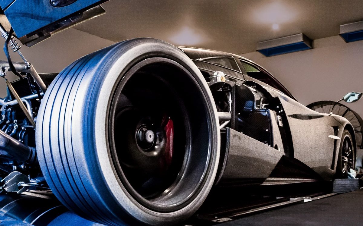 Pagani on the chassis dyno during calibration testing